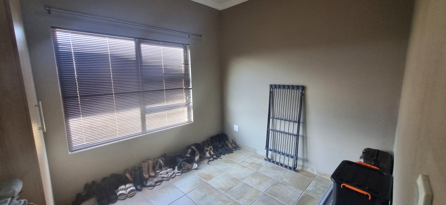 2 Bedroom Property for Sale in Gateway Manor North West